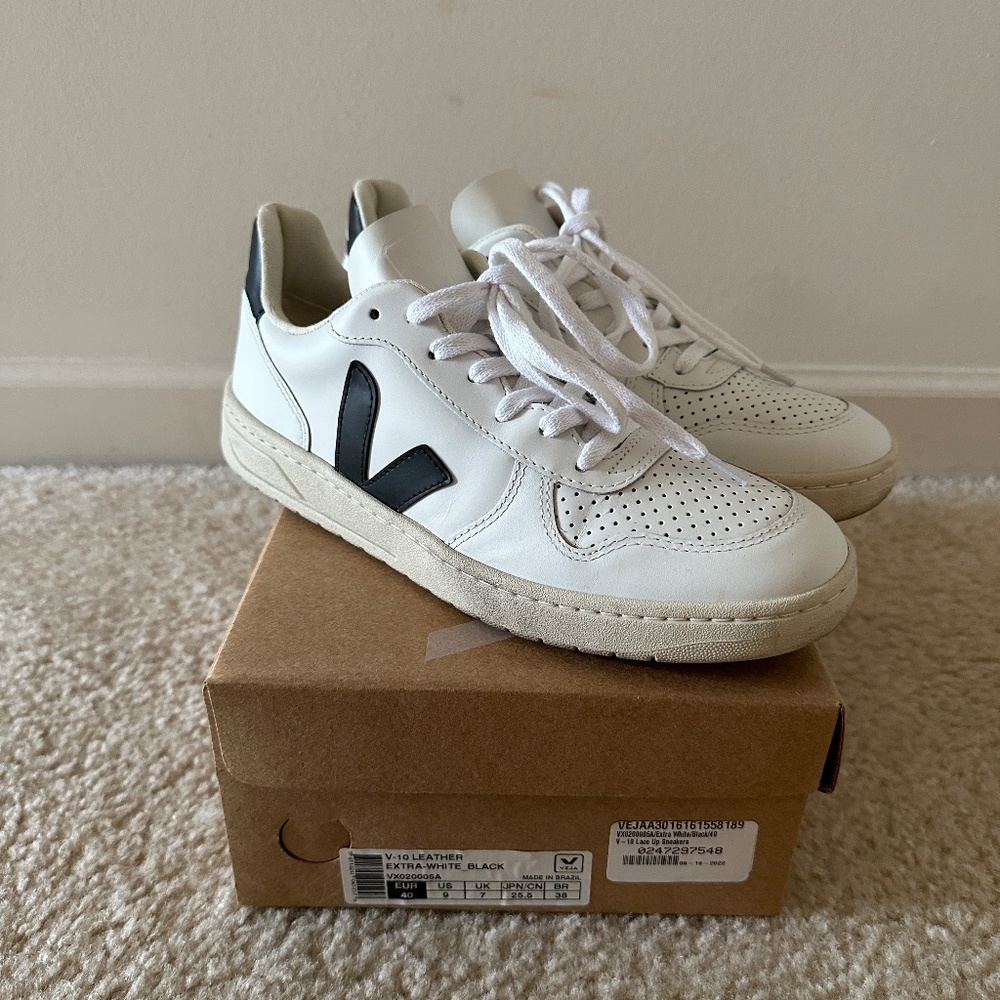 VEJA V-10 Sneakers (Size 9 US, 40 EUR)